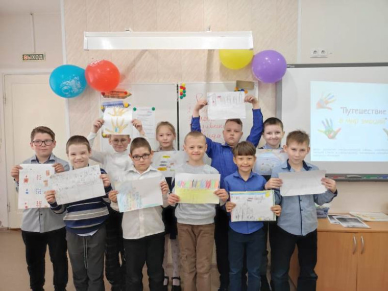 Развитие навыков общения, социальной гибкости и дружелюбия..
